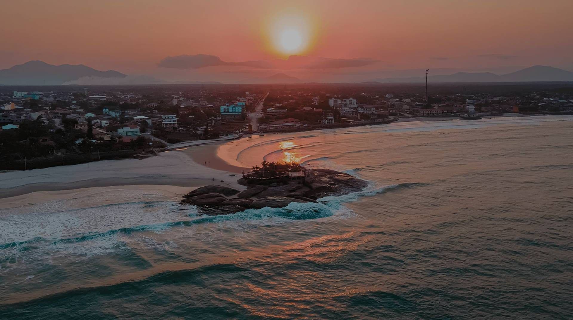 Vista aérea da praia de Itapoá